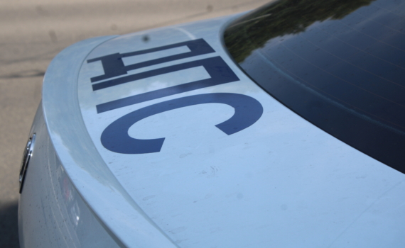 Женщина не уступила дорогу: конфликт на улице Забалуева в Новосибирске Женщина не уступила дорогу: конфликт на улице Забалуева в Новосибирске