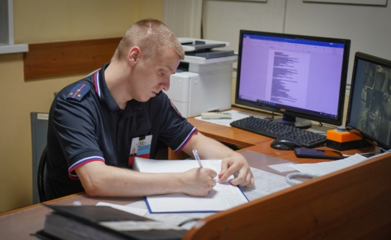 Мужчина избил женщину до потери сознания в жилом доме в Липецке Мужчина избил женщину до потери сознания в жилом доме в Липецке