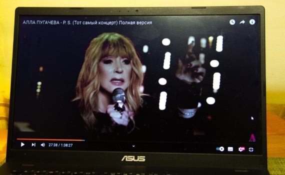 Неприглядный кастинг: как личный вкус Эпштейна спас Пугачёву от скандального приглашения Неприглядный кастинг: как личный вкус Эпштейна спас Пугачёву от скандального приглашения