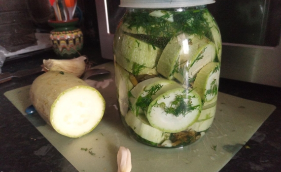 Тянет на кислое и солёное? Ваш организм просит о помощи — вся правда об огурце и рассоле Тянет на кислое и солёное? Ваш организм просит о помощи — вся правда об огурце и рассоле